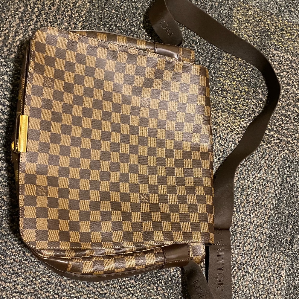 Louis Vuitton District Bag PM